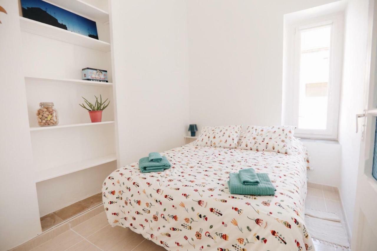 Amparito Apartment - Casc Antic タラゴナ エクステリア 写真